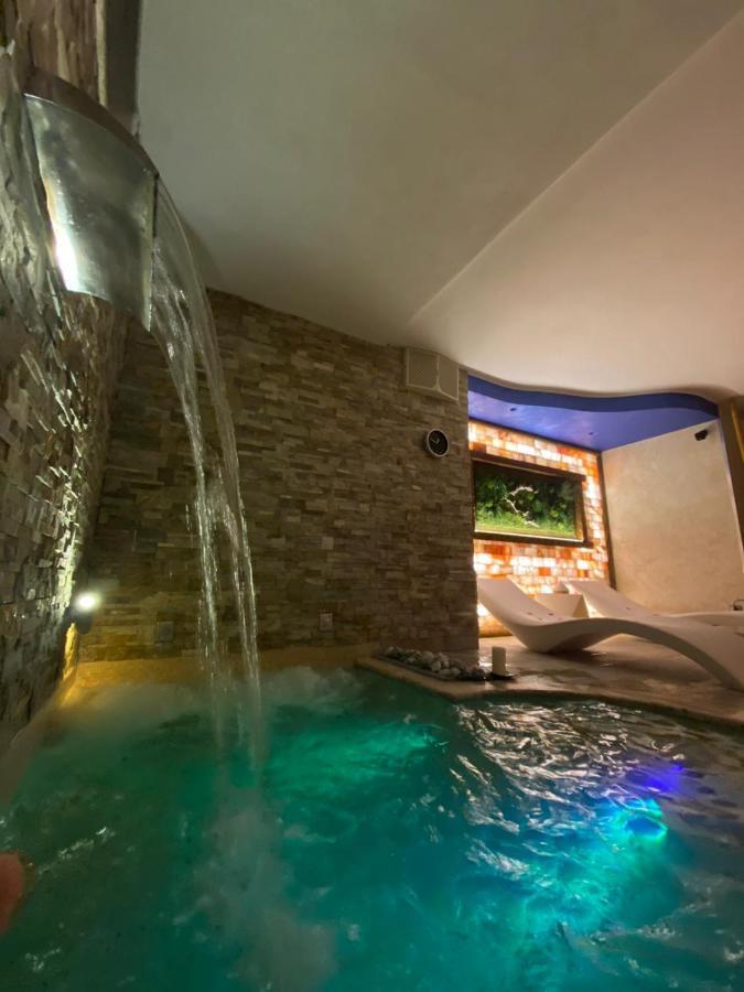 Aurelia Garden Gold Bed & Breakfast