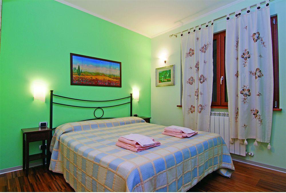 Aurelia Garden Gold