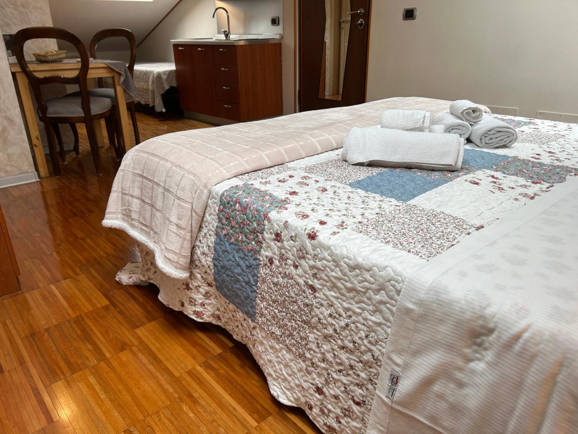 Aurelia Garden Gold Bed & Breakfast 2*