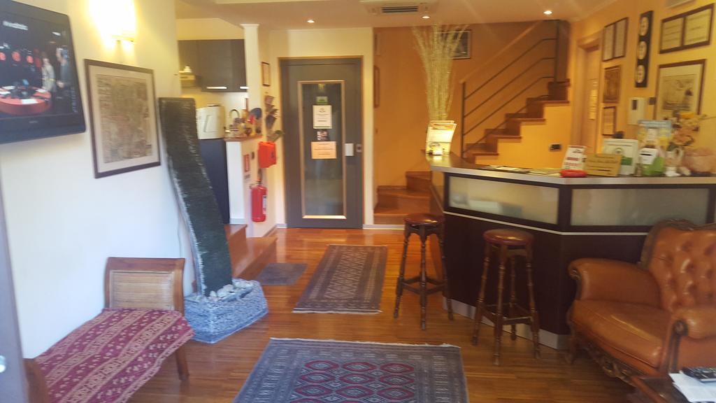 Aurelia Garden Gold Bed & Breakfast