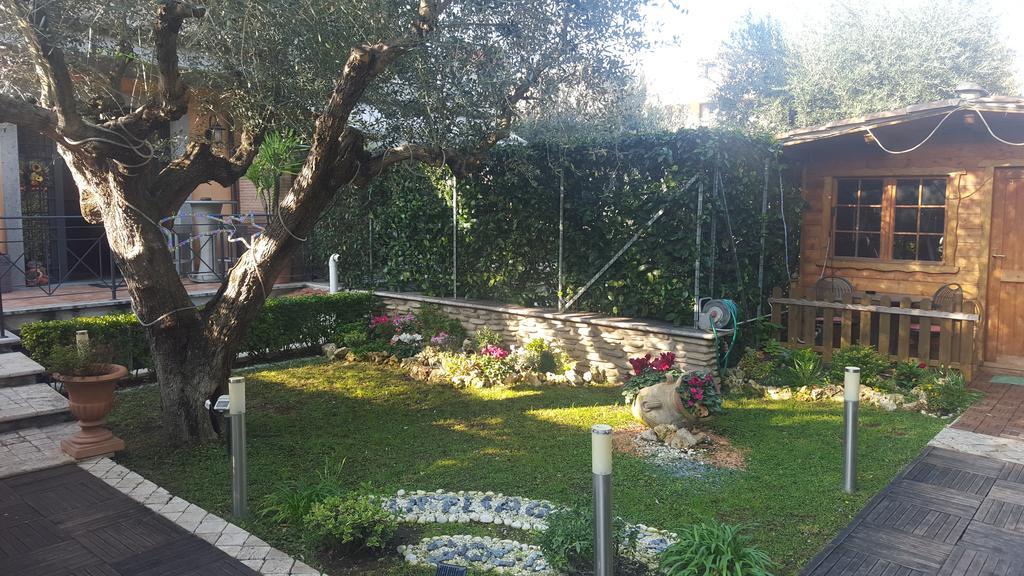 Aurelia Garden Gold Bed & Breakfast