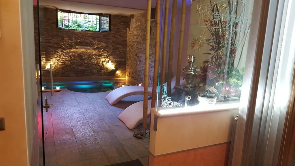 Aurelia Garden Gold Bed & Breakfast