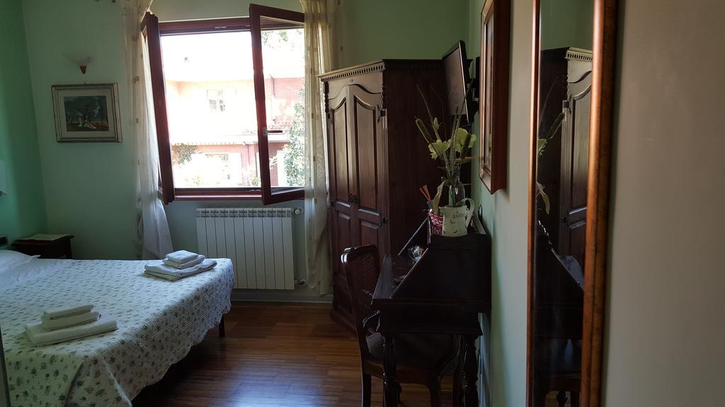 Aurelia Garden Gold