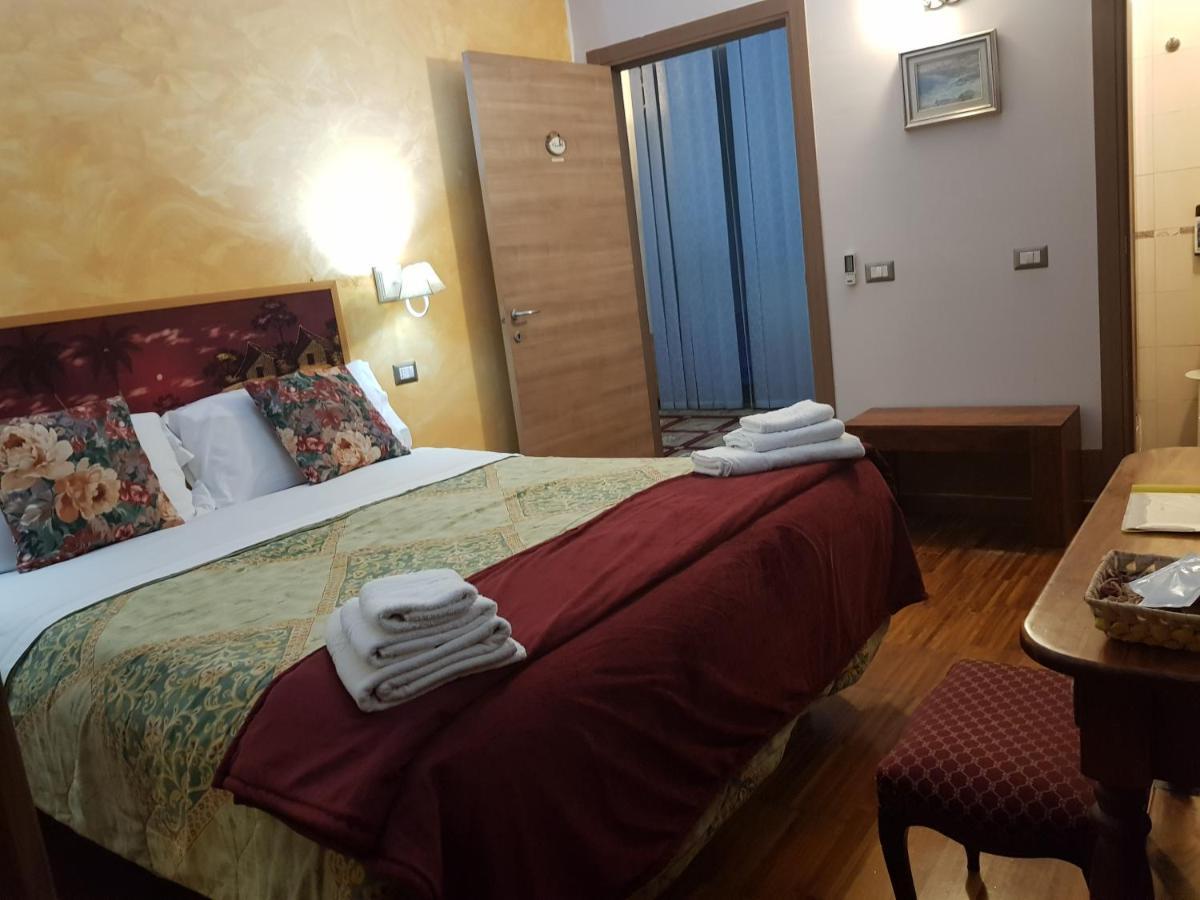 Aurelia Garden Gold Roma
