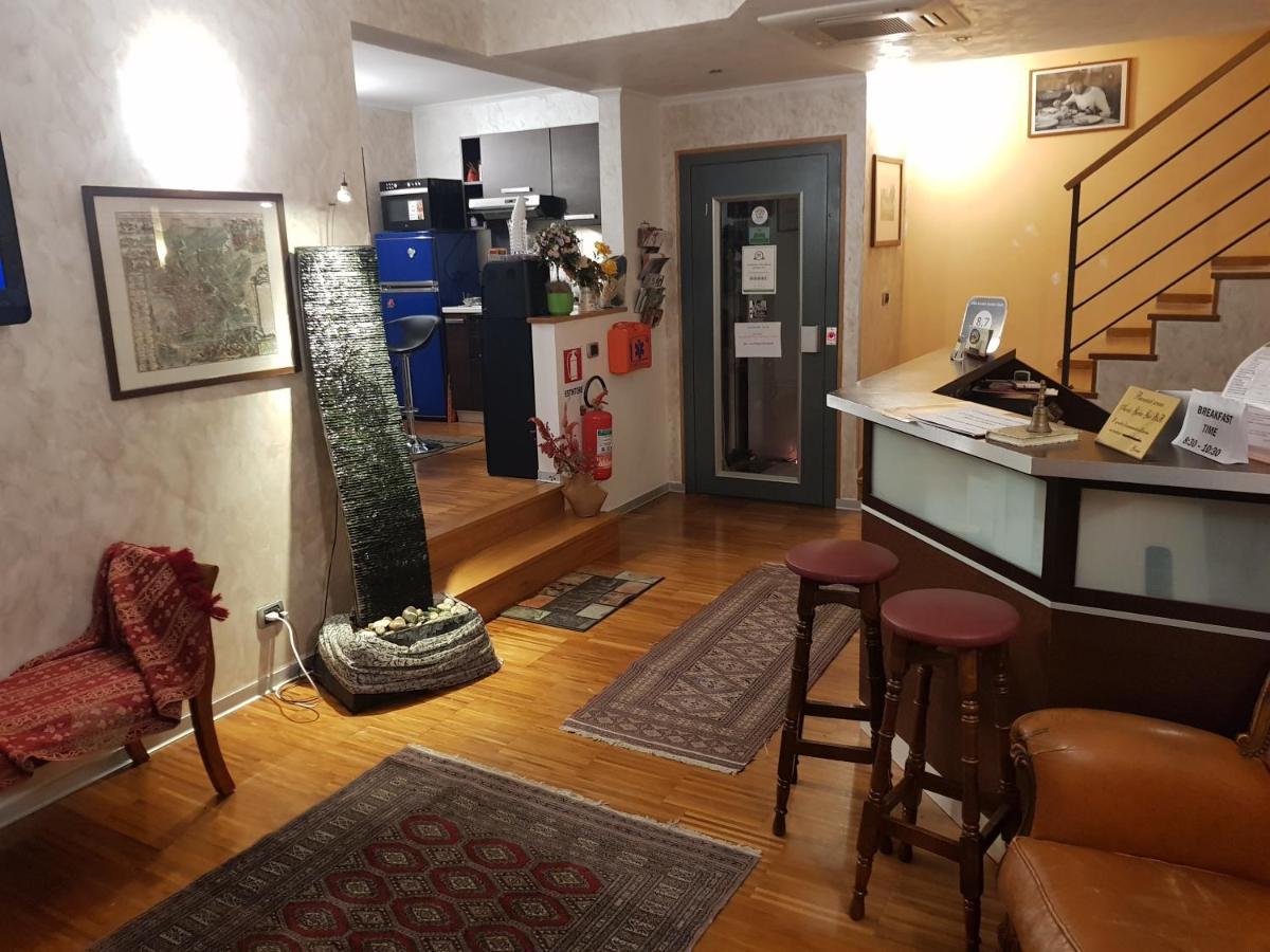 Aurelia Garden Gold Bed & Breakfast