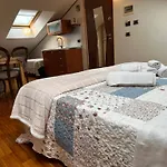 Aurelia Garden Gold B&B