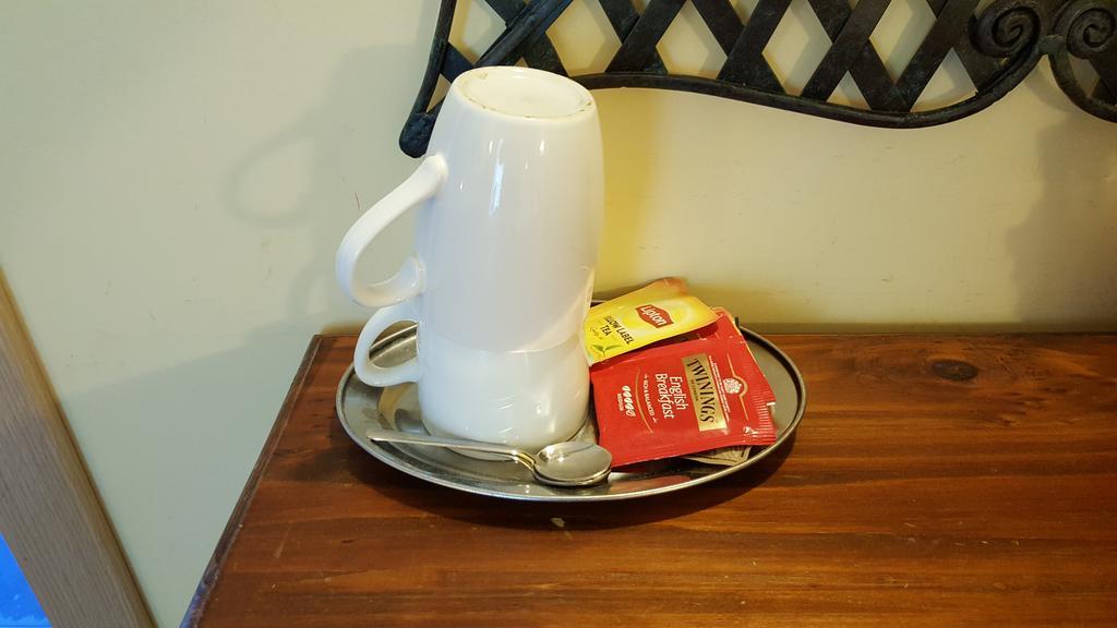 Aurelia Garden Gold Bed & Breakfast
